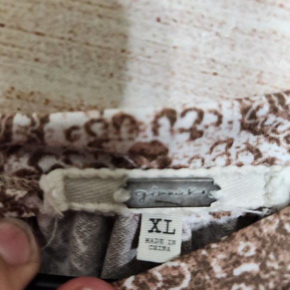 Gimmicks by BKE Brown and Cream Tunic Top - Picture 10 of 16